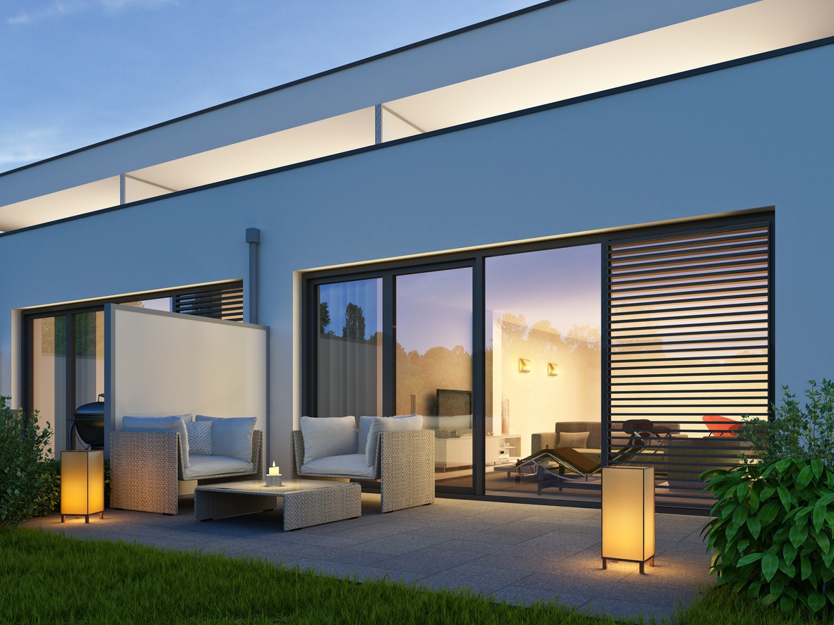 tmav&eacute; hlin&iacute;kov&eacute; okn&aacute;, modern&yacute; dom